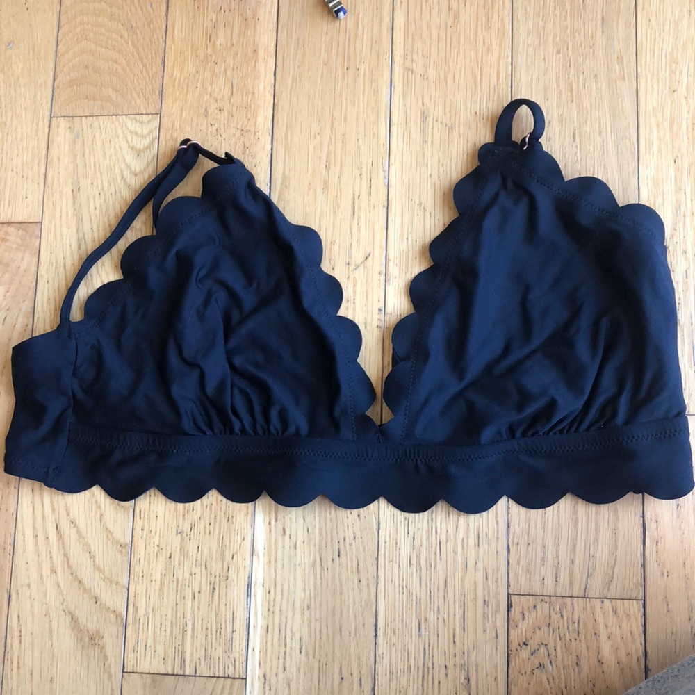 Precious Black Scalloped Bikini Top 👙